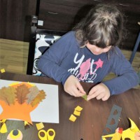Jesienne liście – pomysły na prace plastyczne i zabawy dla dzieci